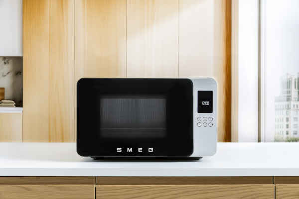 Kuchenka mikrofalowa z funkcją grill Smeg MOC01BLMEU czarny mat